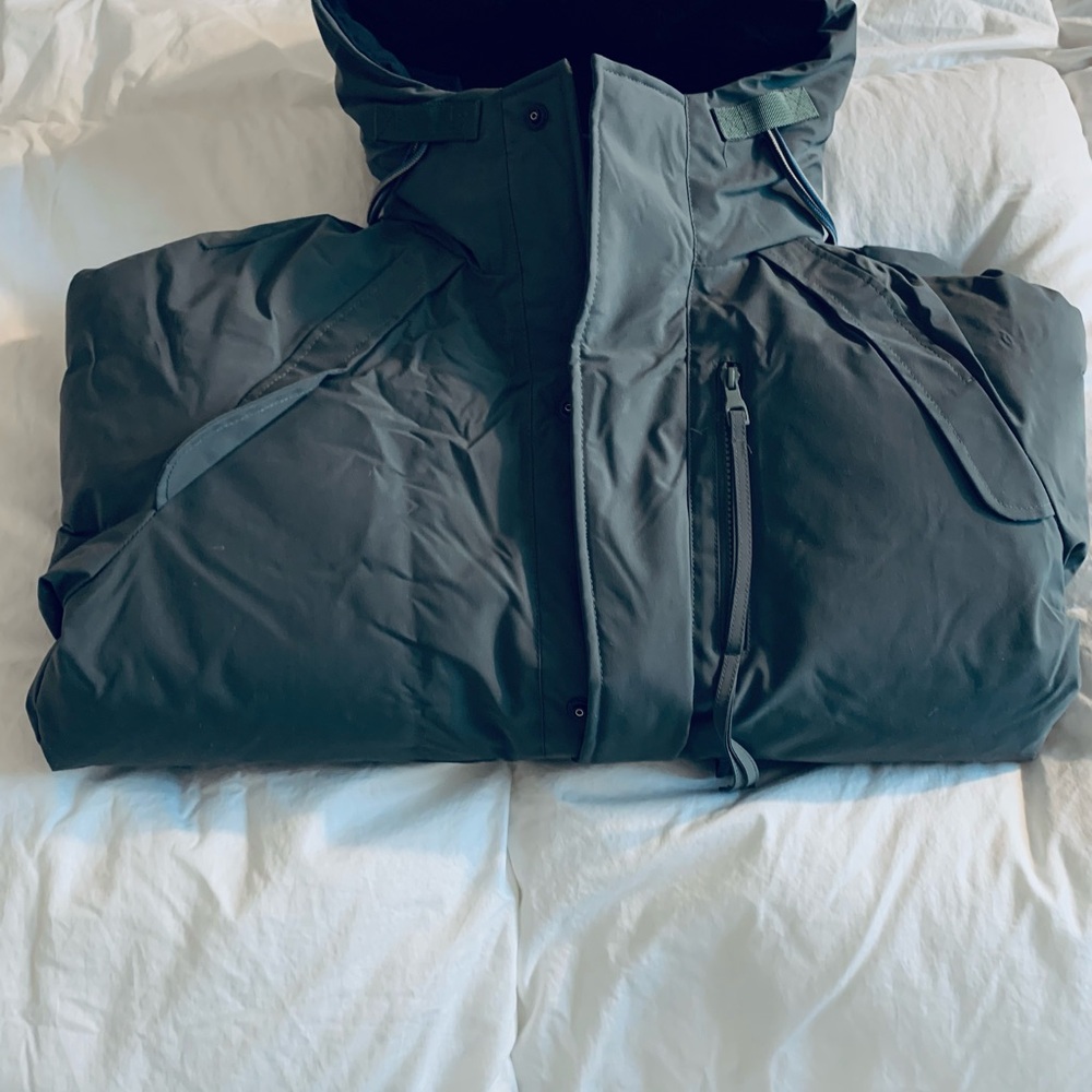 Sporty men’s DOWN winter jacket. Brand New.